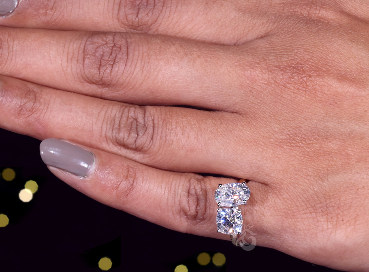 Toi Et Moi 2.63TW Oval & Cushion Moissanite Ring – Two-Stone Two-Tone Engagement & Wedding Ring