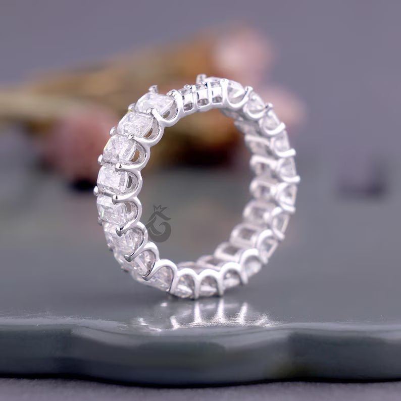 Emerald & Round Cut Moissanite Eternity Band – Unique Notched Wedding Ring for Her