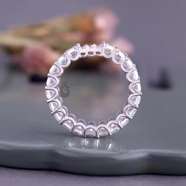Emerald & Round Cut Moissanite Eternity Band – Unique Notched Wedding Ring for Her